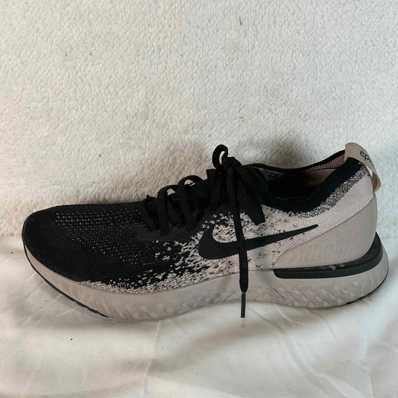 Nike Epic React Flyknit Running Shoes Sneakers Black Athletic Womens Size 11 - Picture 7 of 15